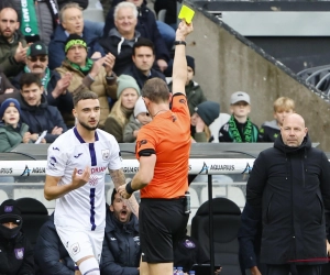 René Vandereycken komt met zijn uitleg na geel voor Debast na overtreding op Denkey