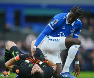 🎥 Amadou Onana gaat vol door op Emiliano Martinez, Youri Tielemans maakt zijn comeback