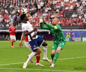 Puntenverlies voor topfavoriet: Schmeichel en Skov Olsen houden Engeland in bedwang, cruciale rol voor het doelhout