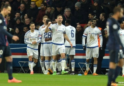 VIDEO: Is dit geen stap te ver? Franse politie bedreigt juichende Chelsea-fans met pepper spray