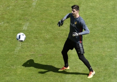 Courtois kent soms problemen op FIFA 16, en dan nog wel met... zichzelf!