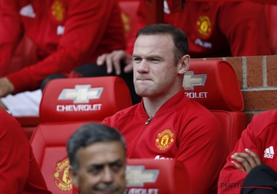 Mourinho schrijft bankzitter Rooney nog niet af: "Ik heb het volste vertrouwen in hem"