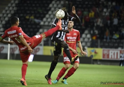 VIDEO: Charleroi-fans verwelkomen KV Oostende met unieke én heel leuke tifo