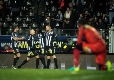 Charleroi doet wat het moet doen tegen Lokeren en komt tot op één punt van nummer twee Oostende