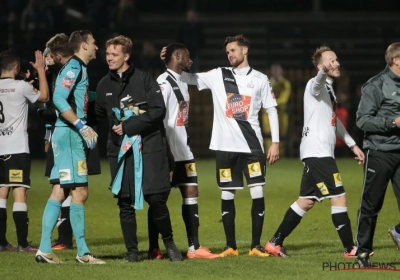 Prachtgoal, maar Van Acker kon het niet geloven: "We weten nochtans dat Beerschot Wilrijk zo'n 'truuken' heeft..."