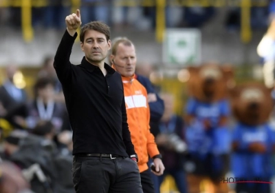 Fans Club Brugge laten zich van slechtste kant zien en gooien projectiel op Weiler, coach van Anderlecht reageert