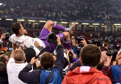 Fans en spelers Real Madrid moeten vechten met ... fotografen om te kunnen vieren