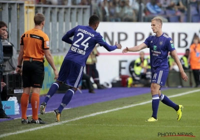 Teodorczyk en Musona zorgden voor heftige wissels in Anderlecht-Oostende: "Dat kan je als trainer niet tolereren"