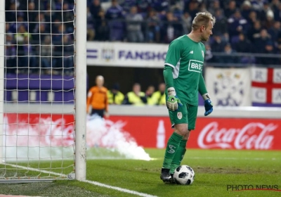 Gillet verdedigt Sa Pinto: "Het is normaal dat je in een Clásico over je toeren gaat"