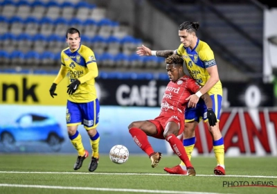 Zulte Waregem kan ook niet winnen van tienkoppig STVV en blijft achter met een schamele 4 op 30