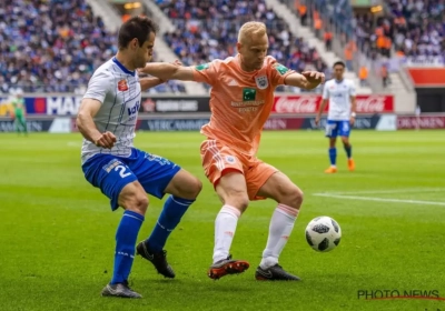 "Zelfs met een rolstoel op het veld, speelt Deschacht nog zijn match" en "Misschien paar spelers van Gent casten voor onze volgende film, wat een acteurs!"