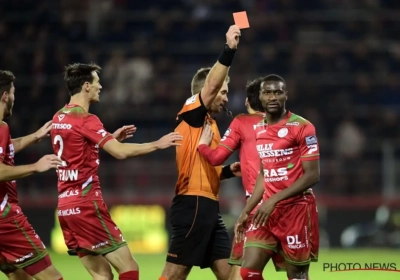 ?  Karate of voetbal? Gruwelijke (onbewuste?) overtreding van Zulte Waregem-aanvaller Sylla