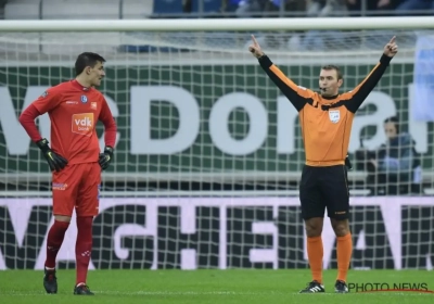 VAR in het oog van de storm met drie afgekeurde goals en penalty, maar Gent en Antwerp spelen gelijk