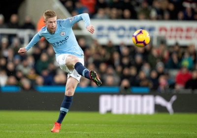 De Bruyne trakteert Manchester City bij terugkeer op leidersplaats