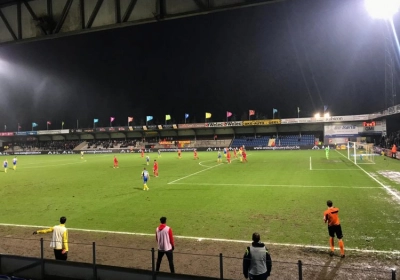 Enkel de weergoden stormen in 't Kuipje, prachtige dribbel én goal Petrov enige lichtpunt