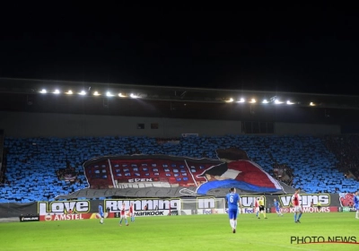 ? Fans Slavia Praag pakken uit met fenomenale tifo, Genkies reageren met Bengaals vuur