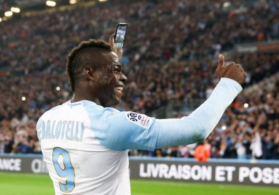 ? Wat?! Balotelli viert openingsdoelpunt op Instagram - tijdens de match!