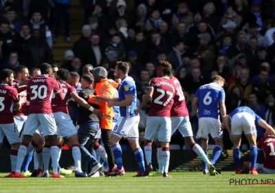 🎥 Ongezien staaltje fair-play in The Championship: spelers Leeds United moeten van coach tegenpartij laten scoren