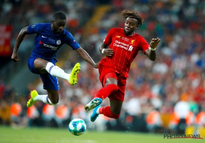 📷 Ophef voor aftrap Genk-Liverpool: obsceen spandoek Origi verwijderd; Liverpool start onderzoek