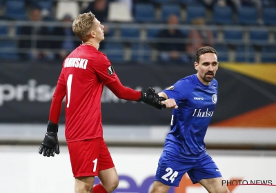 🎥 De gruwelijke owngoal van Thomas Kaminski, spelers nemen hun goalie in bescherming: "Met een voetballende doelman ..."