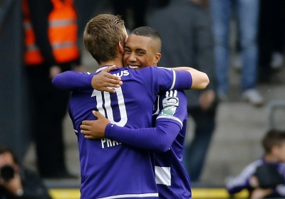 📷 Praet en Tielemans vallen elkaar in de armen na goal, net zoals vier jaar geleden bij Anderlecht