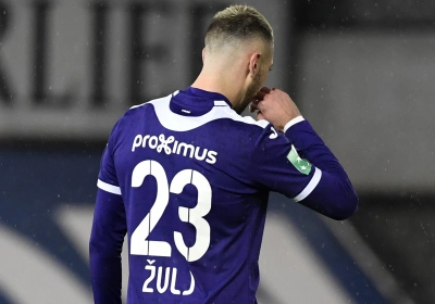 Zulj bijna overladen met alle zonden van Anderlecht: "Hij moet die bal daar ook niet krijgen hé"