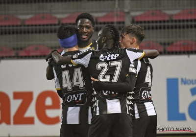 Charleroi neemt eenvoudig de maat van Oostende, dat tijdens (!) wedstrijd afscheid van coach aankondigt