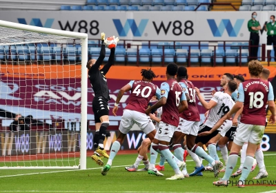 🎥 Nee, toch? Sheffield United wordt doelpunt onthouden bij terugkeer Premier League omdat... horloge van scheidsrechter pas tijdens de rust trilt