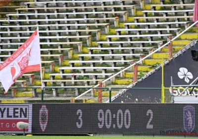 Geen échte derbysfeer door lege tribunes: "De actie van onze fans en daarna wat middenvingers in Deurne-Noord. Eens op het veld? Niks!"