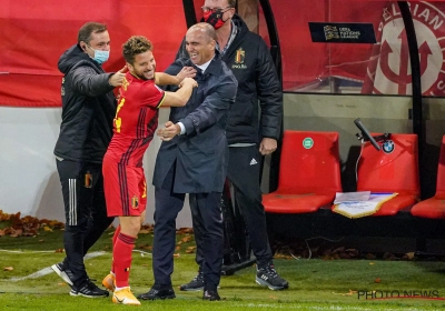 Het doelpunt, de knuffel én de lach: dit ging Dries Mertens na zijn doelpunt zeggen aan Roberto Martinez