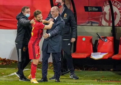 Het doelpunt, de knuffel én de lach: dit ging Dries Mertens na zijn doelpunt zeggen aan Roberto Martinez