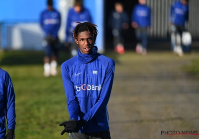 Daar is het volgende Limburgs talent: John van den Brom laat Dwomoh (16) debuteren tegen Kortrijk