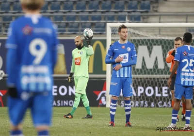 Sinan Bolat verbijt de frustratie: "Zonder deviatie Baby raap ik die bal gewoon op" en "Dat ze dat alledrie in VAR-busje niet zien?"