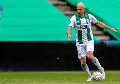 Emotionele Robben geeft, in tweede basisplaats van het seizoen, twee assists