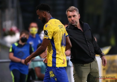 STVV-coach Hollerbach moest al na halfuur ingrijpen: "Het is mijn schuld, niet de zijne"