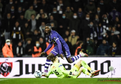 🎥  Een nieuw wonderkind in de Jupiler Pro League? Beerschot-middenvelder pakt uit met fantastische dribbel 