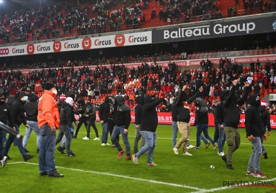 Charleroi dient Standard stevige thuisnederlaag toe, match vroegtijdig afgefloten na wangedrag fans