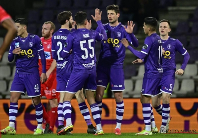 Standard speelt voor het vel van zijn coach, Beerschot voor de laatste strohalm