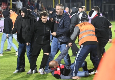 🎥 Heethoofden van RWDM bestormen het veld van Seraing en gaan confrontatie aan met thuissupporters na mislopen promotie