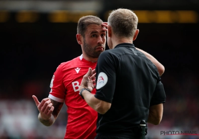 Dramatisch verhaal van Forest-verdediger: promotiematch aan het spelen terwijl zijn vader in het stadion een hartstilstand kreeg