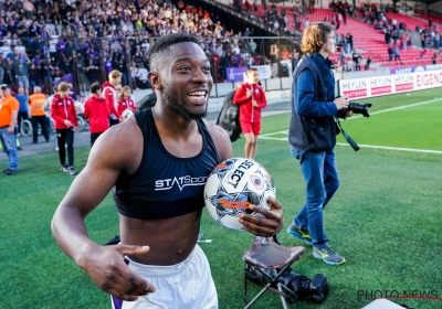 'Ciske' Amuzu uiteraard met wedstrijdbal naar huis na eerste hattrick: "Die ga ik laten tekenen door iedereen en in een mooie kist steken"