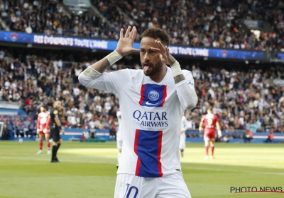 Neymar maakt scheidsrechter belachelijk op sociale media nadat die hem geel gaf