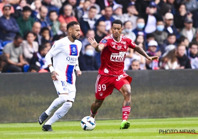 📷 Noah Fadiga op draagberrie afgevoerd bij duel van Brest