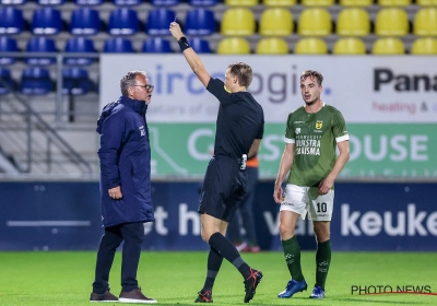 🎥 Nederlandse coach geeft interview van het weekend: "Is hij de VAR? Dat kan niet! Ok, dan is het penalty" en "Slappe L-U-L" 