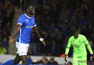 Topschutter Onuachu leidt Racing Genk met vierklapper voorbij Charleroi en zorgt voor 27/27