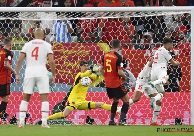 🎥 Thibaut Courtois laat zich gaan na nederlaag tegen Marokko met slag tegen dug-out