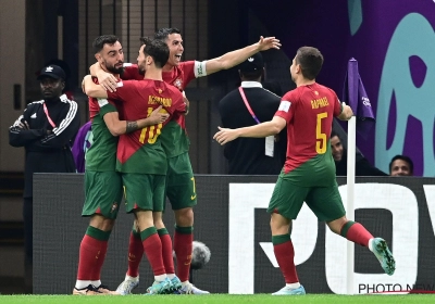 Bruno Fernandes loodst Portugal met twee doelpunten voorbij Uruguay richting achtste finale