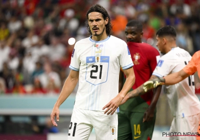 🎥 Fuck de VAR? Woeste Edinson Cavani slaat VAR-scherm tegen de grond na WK-uitschakeling