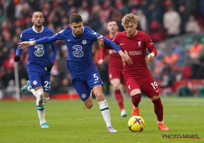 Middenmoters Liverpool en Chelsea kunnen niet scoren en schieten weinig op met een punt 