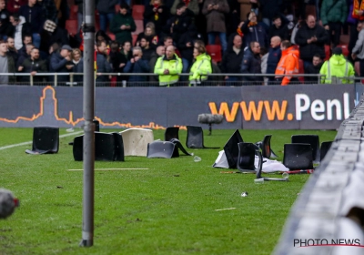 Waanzinnige beelden in Go Ahead Eagles-Twente: match stilgelegd nadat beide supportersgroepen stadion afbreken